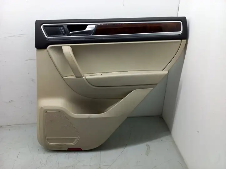 Volkswagen Touareg II (2010 - 2018) 7P6867211 Обшивка задней двери — фото 1