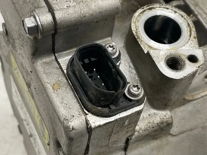 BMW 3 G20 G21 (2019 - ) 9496109 Компрессор (насос) кондиционера воздуха — фото 4