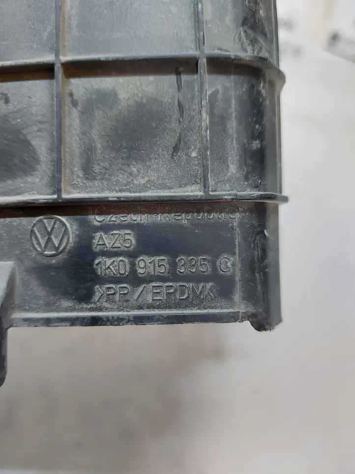 Volkswagen PASSAT B6 (2005 - 2010) 1K0915335C Перегородка аккумулятора — фото 2
