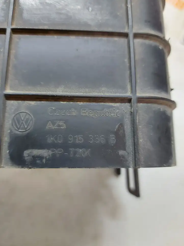 Volkswagen PASSAT B6 (2005 - 2010) 1K0915336B Перегородка аккумулятора — фото 2