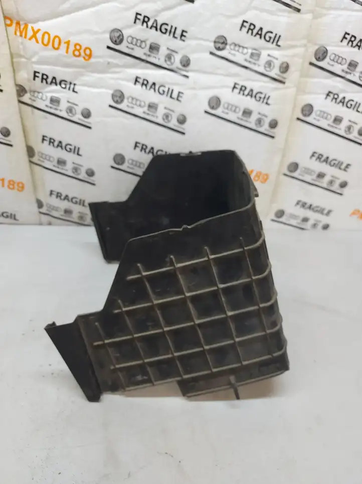 Volkswagen PASSAT B6 (2005 - 2010) 1K0915335C Перегородка аккумулятора — фото 2