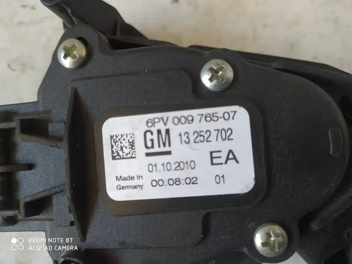 Opel Astra J (2009 - 2012) 13252702EA Педаль акселератора — фото 3