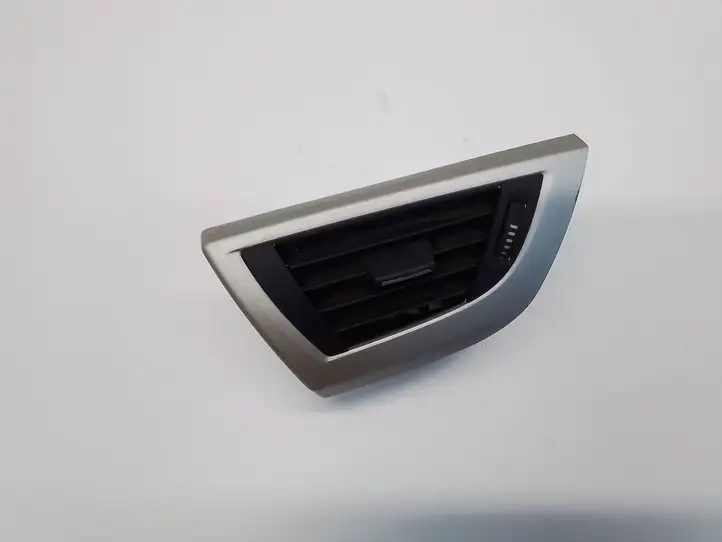 BMW 1 F20 F21 (2011 - 2019) 9205356 Боковой воздушный дефлектор — фото 1