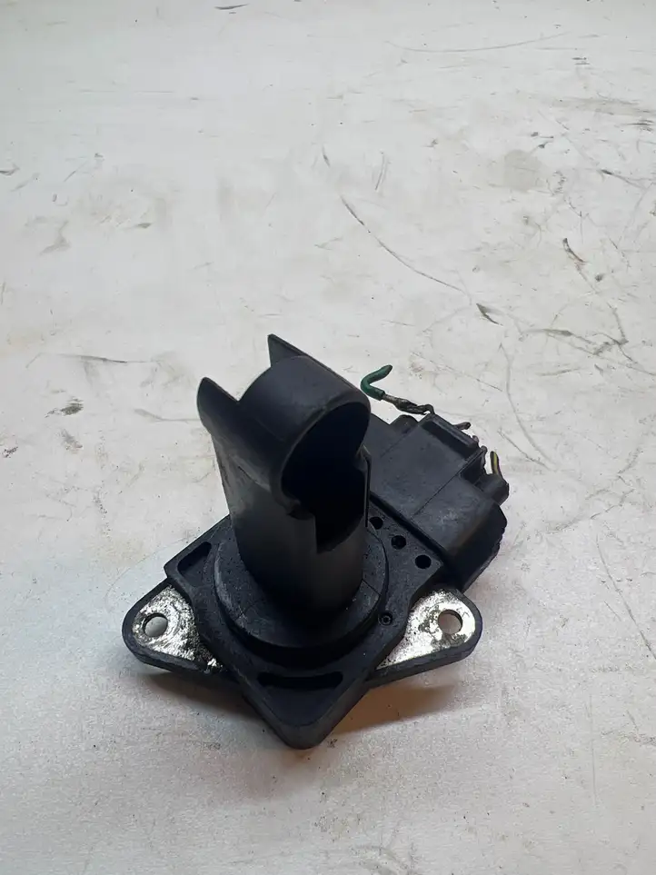 Toyota Yaris (1999 - 2003) 2220422010 Датчик массового расхода воздуха — фото 3