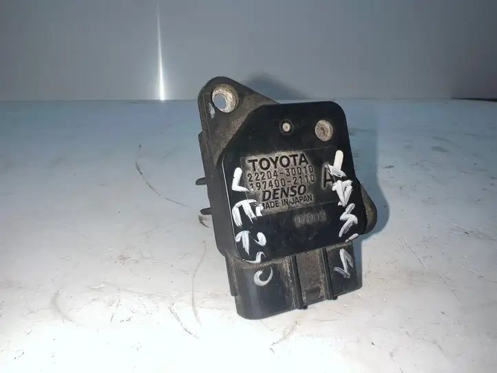 Toyota Yaris Verso (1999 - 2005) 2220430010 Датчик массового расхода воздуха — фото 1