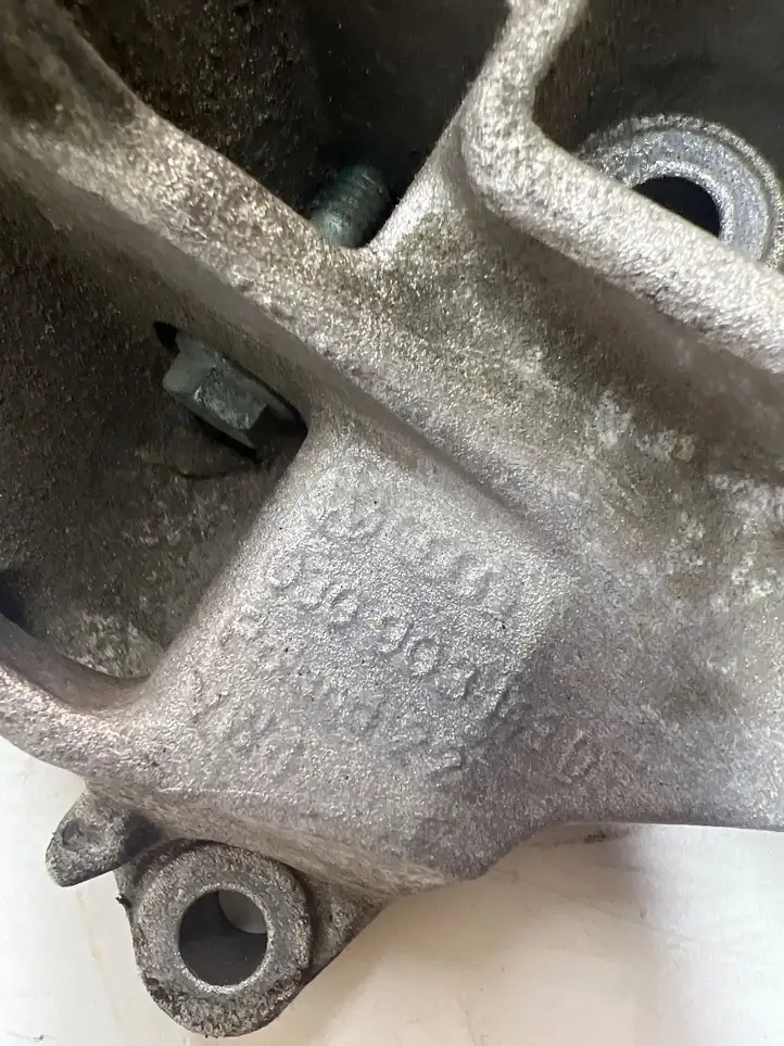 Audi A4 S4 B6 8E 8H (2000 - 2006) 030903143D Кронштейн насоса ГУР — фото 3