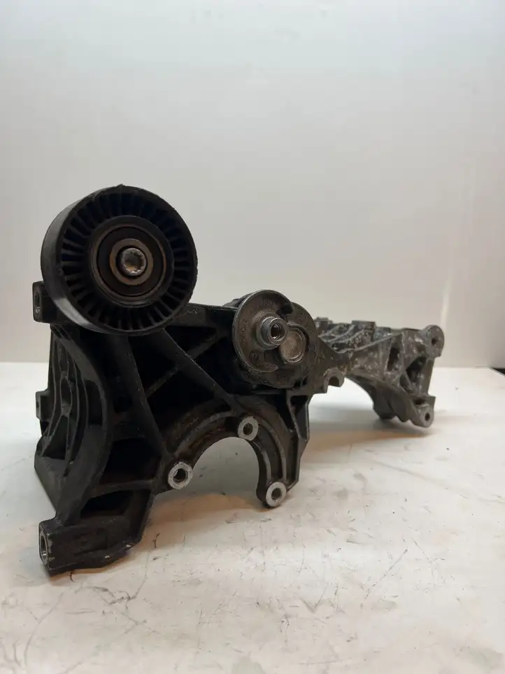 Audi A4 S4 B6 8E 8H (2000 - 2006) 030903143D Кронштейн насоса ГУР — фото 5