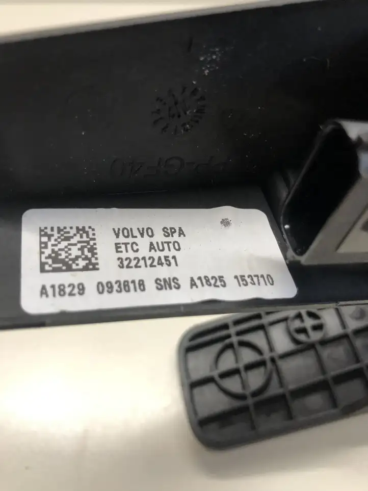 Volvo XC90 (2014 - 2019) 32212451 Педаль акселератора — фото 3