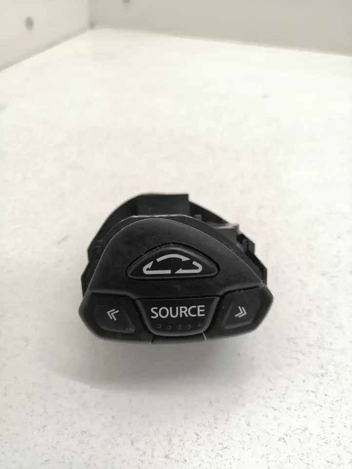 Nissan X-Trail T30 (2001 - 2007) 25552EQ300 Кнопки на рулевом колесе — фото 1