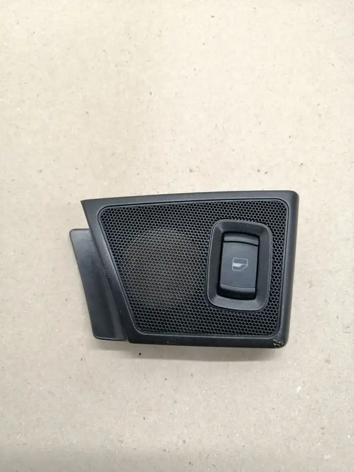 Skoda Octavia Mk1 (1U) (1996 - 2004) 1U4867436A Блок кнопок стеклоподъемников — фото 1