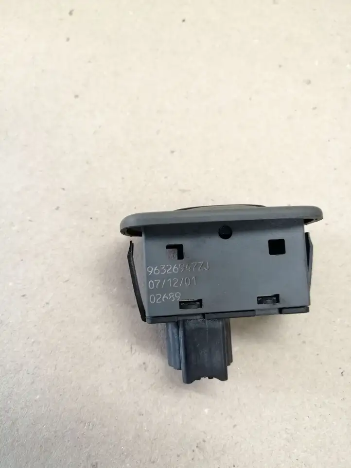 Citroen C5 (2001 - 2004) 96326947ZJ Кнопка стеклоподъемников — фото 2