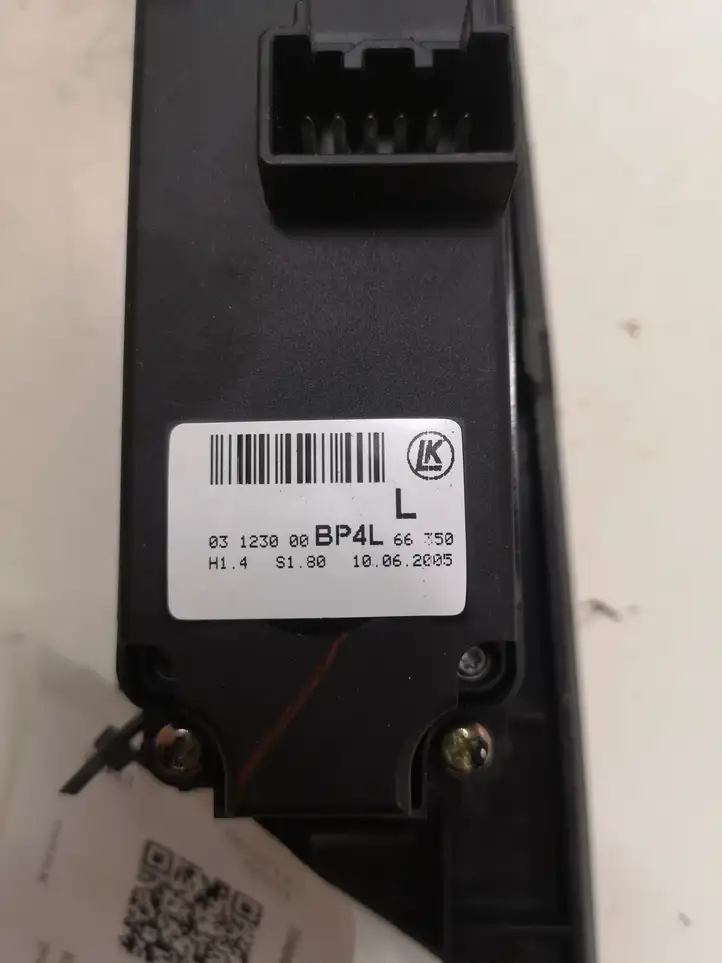 Mazda 3 I (2003 - 2006) BP4K4581JA Кнопка стеклоподъемников — фото 3
