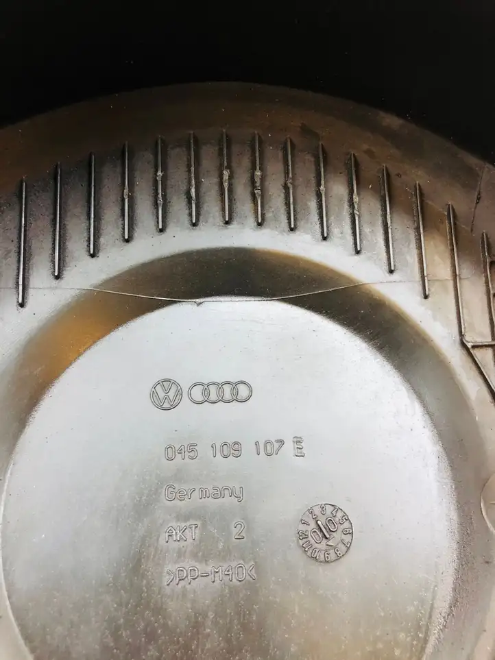 Audi A6 S6 C5 4B (2001 - 2004) 045109107E Защита ремня ГРМ — фото 3