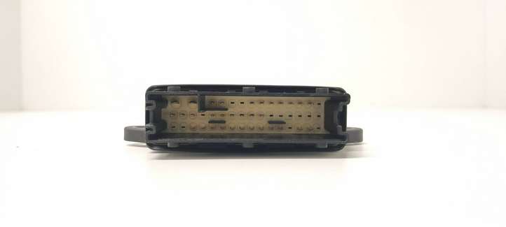 Opel Vectra (2002 - 2005)  360572197 Блок управления дверью