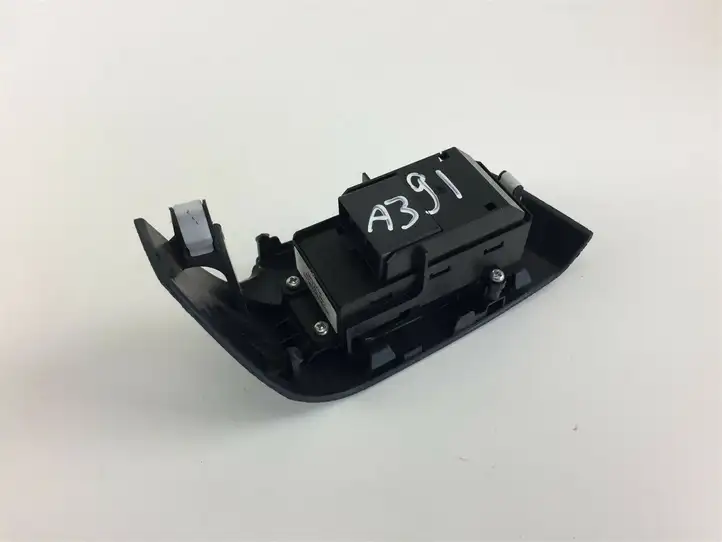 Honda Insight (2009 - 2011) C8HHY1G0 Кнопка стеклоподъемников — фото 4
