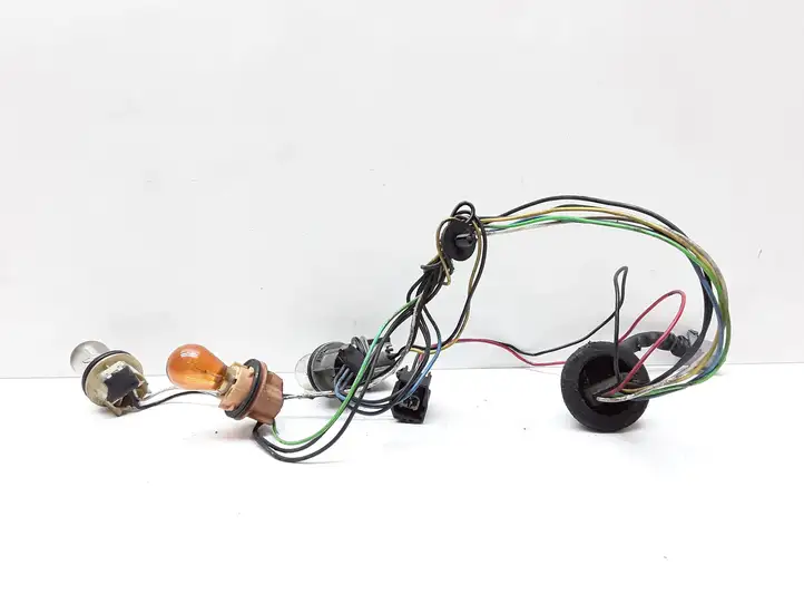 Volvo XC90 (2002 - 2006)   Проводка задних фонарей