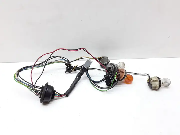 Volvo XC90 (2002 - 2006)   Проводка задних фонарей