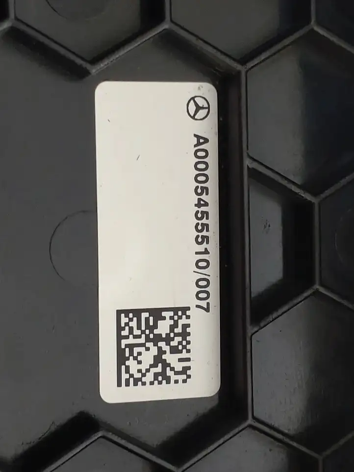 Mercedes-Benz EQC (2018 - ) A0005455510 Крышка зарядного разъема — фото 8