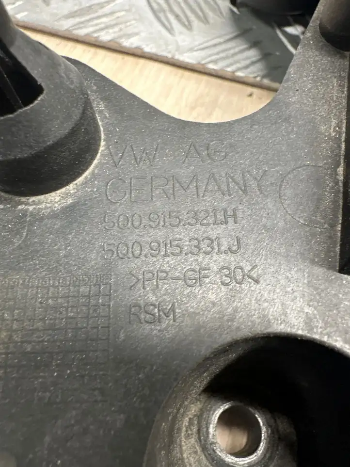 Audi A3/S3 8V (2012 - 2016) 5Q0915331J Площадка аккумулятора — фото 3