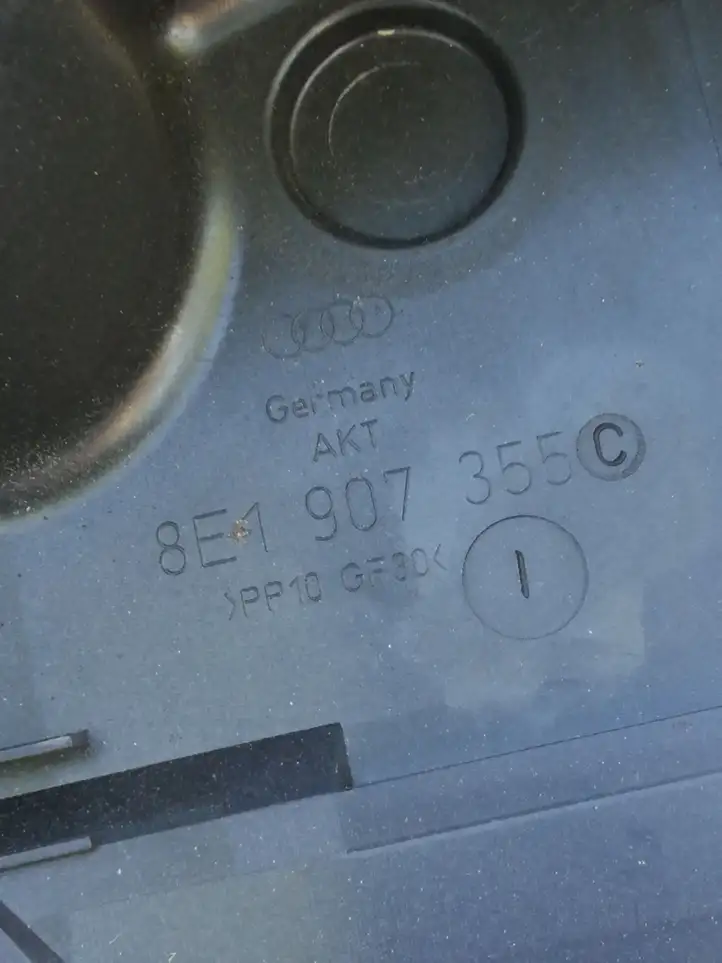 Audi A4 (2004 - 2009)  8E1907355C Ящик предохранителей (комплект)