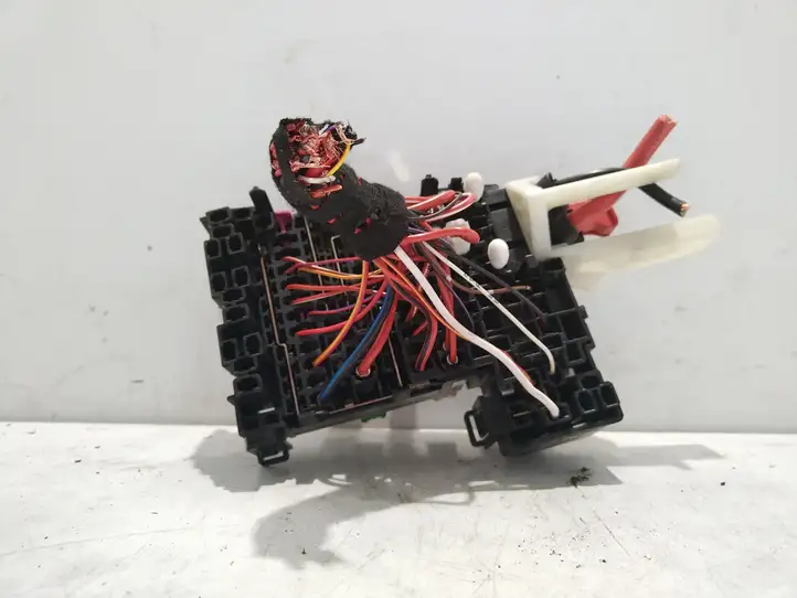 Skoda Octavia Mk3 (5E) (2013 - 2019) 5Q0937615C Блок предохранителей — фото 2