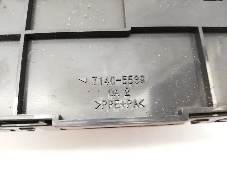 Toyota Prius (XW30) (2009 - 2015)  71405539 Ящик предохранителей (комплект)