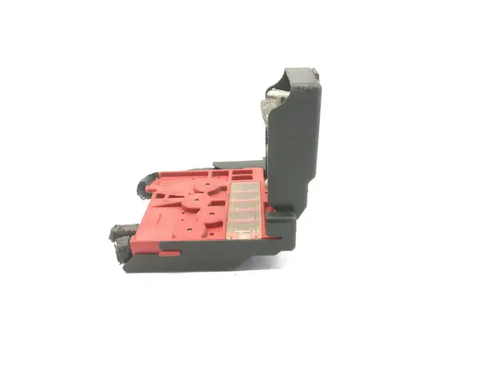 Mazda CX-5 (2011 - 2015)   Узел подключения плюсовых проводов