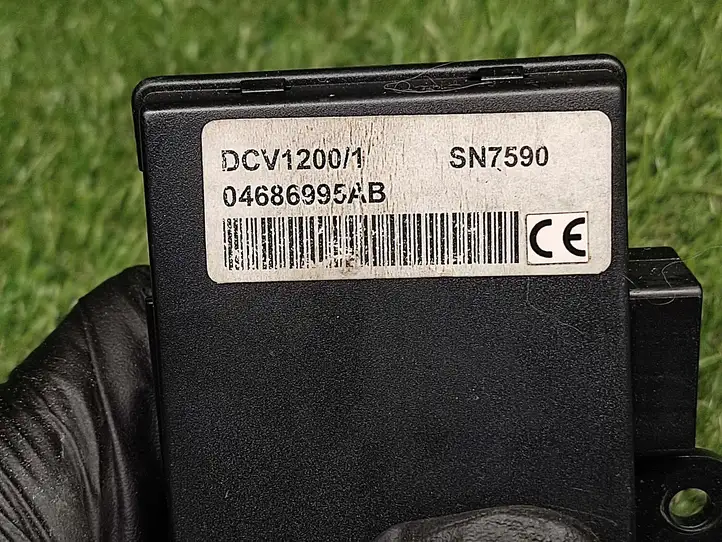Chrysler Voyager (2001 - 2004) 04686995AB Клеммный узел плюсовых проводов — фото 2