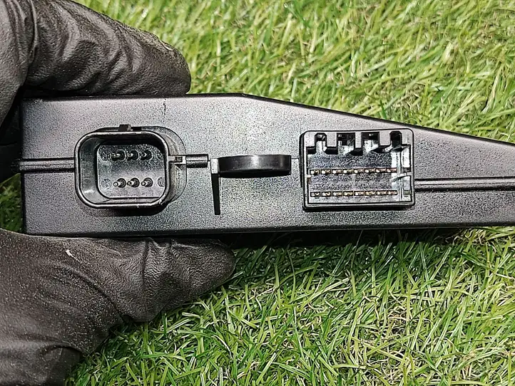 Chrysler Voyager (2001 - 2004) 04686995AB Клеммный узел плюсовых проводов — фото 3