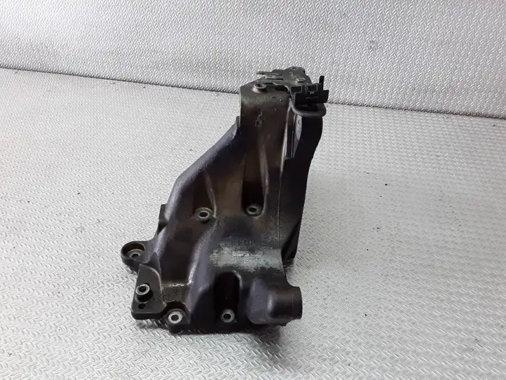 Opel Vectra C (2002 - 2005) 55194411 Кронштейн топливного насоса — фото 1