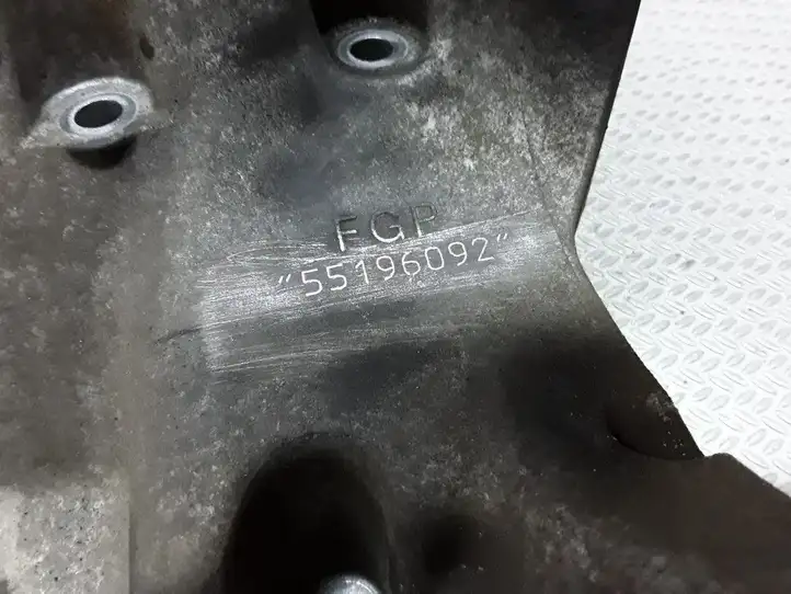 Opel Vectra C (2002 - 2005) 55196092 Кронштейн топливного насоса — фото 3