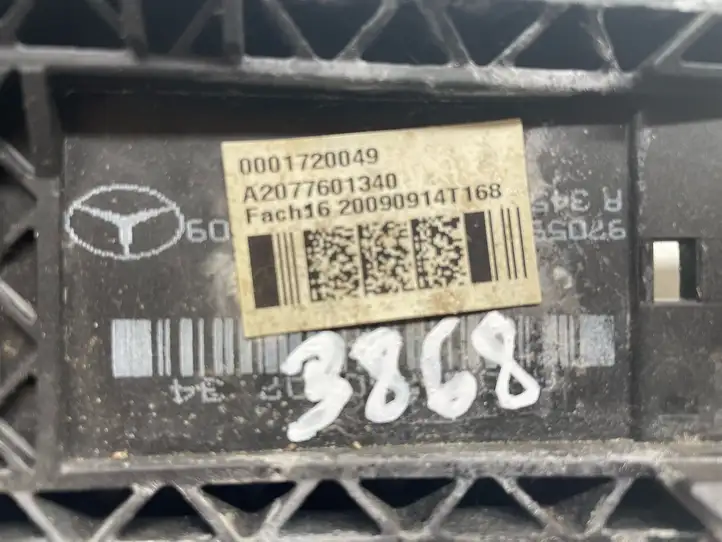 Mercedes-Benz E C207 W207 (2009 - 2017) 2077601340 Крепление наружной ручки передней двери — фото 2