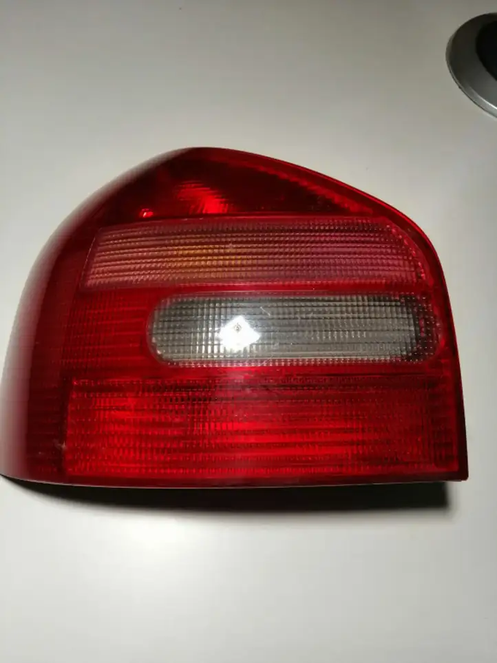 Audi A3/S3 8L (1996 - 2000) 8L0945095A Задний фонарь в кузове — фото 1