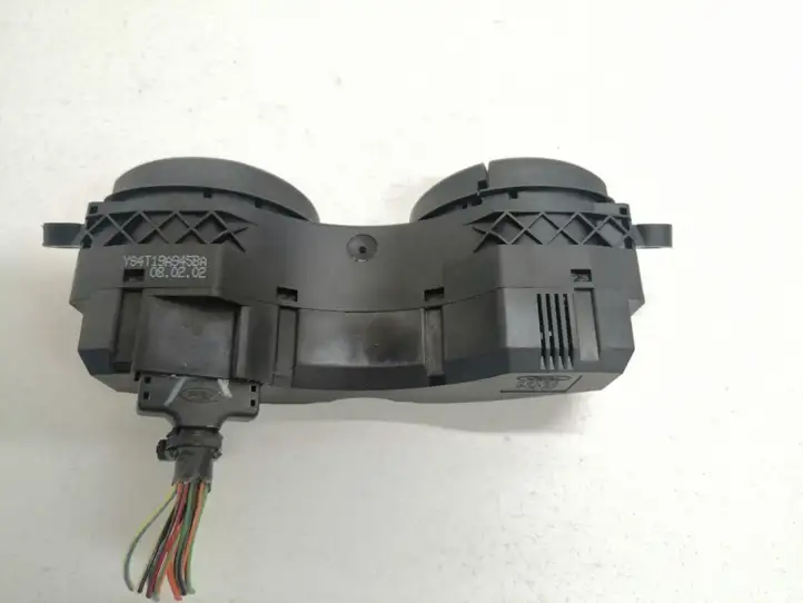 Ford Focus (1998 - 2004) YS4T19A945BA Кнопка обогрева стекла — фото 2