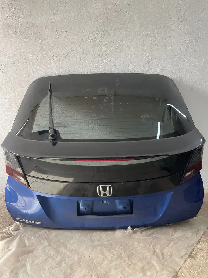 Honda Civic IX (2011 - 2017) Крышка багажника — фото 1