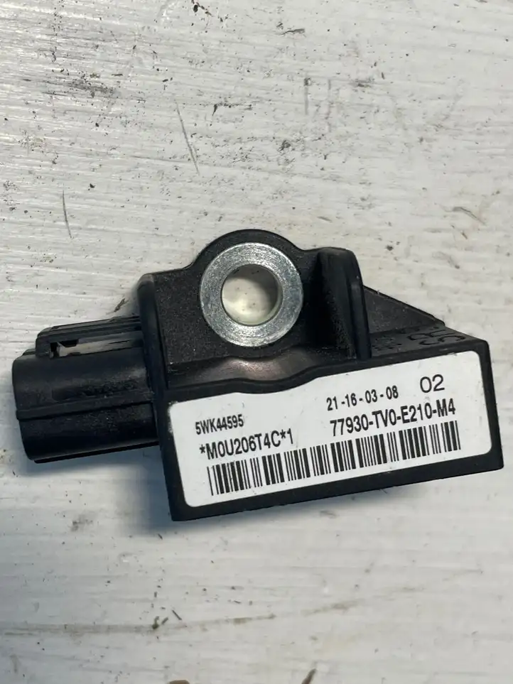 Honda Civic IX (2011 - 2017) 77930TV0E210M4 Датчик удара SRS — фото 1