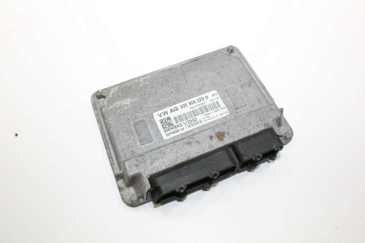 Volkswagen Polo (2009 - 2015)  03E906023D Блок управления двигателя