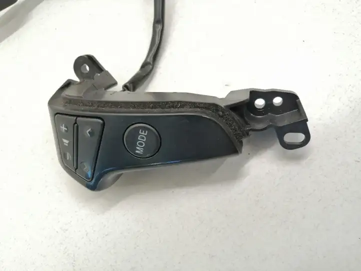 Toyota Avensis T250 (2006 - 2009) 75B596 Кнопки на рулевом колесе — фото 1