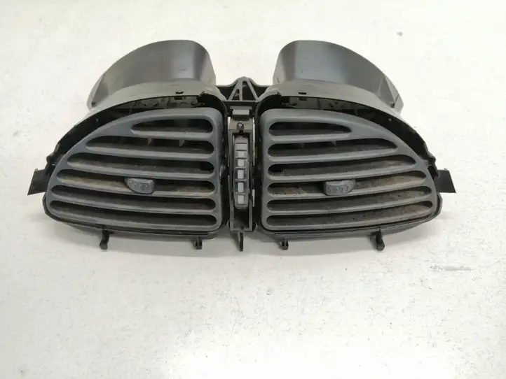 Citroen C5 (2001 - 2004) 963261727A Центральный воздушный дефлектор — фото 1