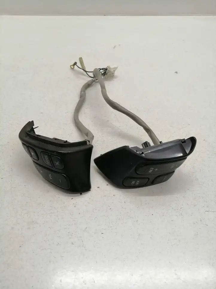 Mazda 5 (2005 - 2010) 153769 Кнопки на рулевом колесе — фото 2