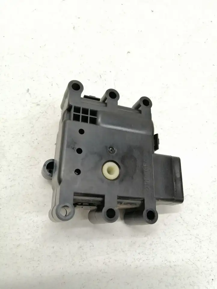 Mazda 6 (2002 - 2005) 3616M Мотор заслонки отопителя — фото 1
