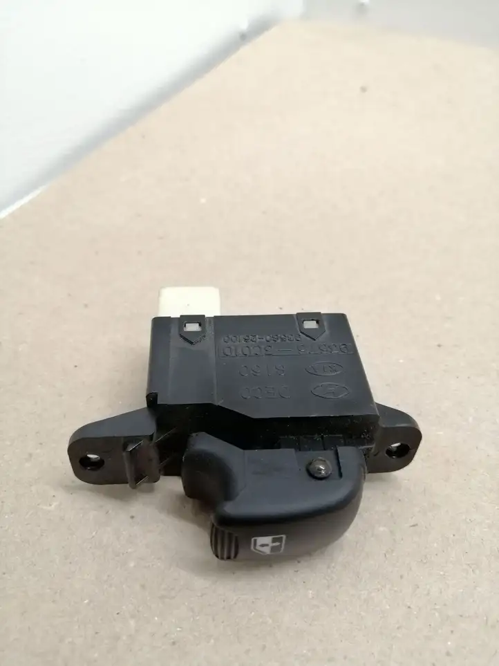 Hyundai Santa Fe (2000 - 2005) 935753C010 Блок кнопок стеклоподъемников — фото 1