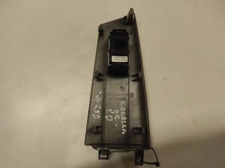 Toyota Corolla E120 E130 (2000 - 2004) 7423102280 Кнопка стеклоподъемников — фото 2