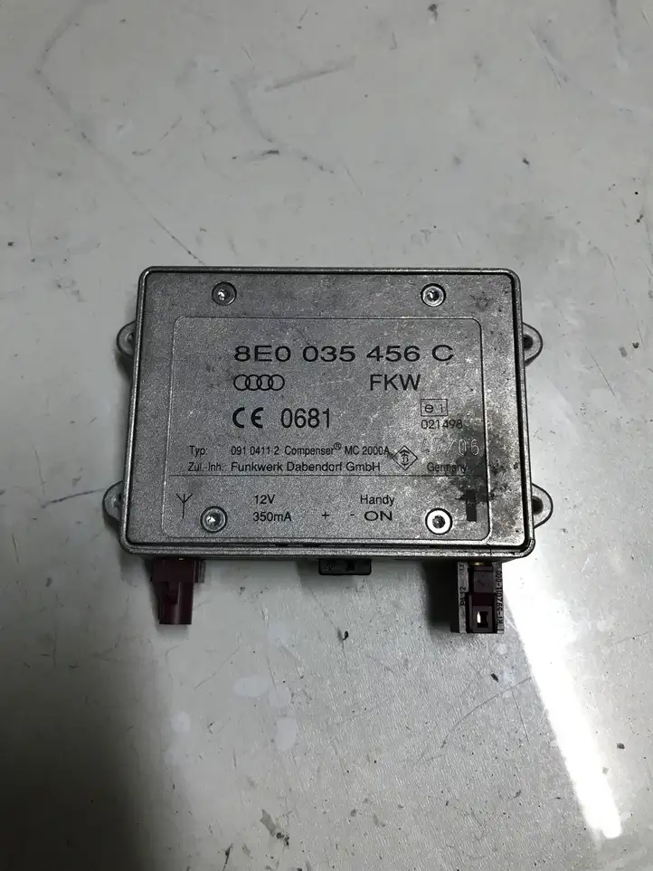 Audi A6 S6 C6 4F (2004 - 2008) 8E0035456C Усилитель антенны — фото 1