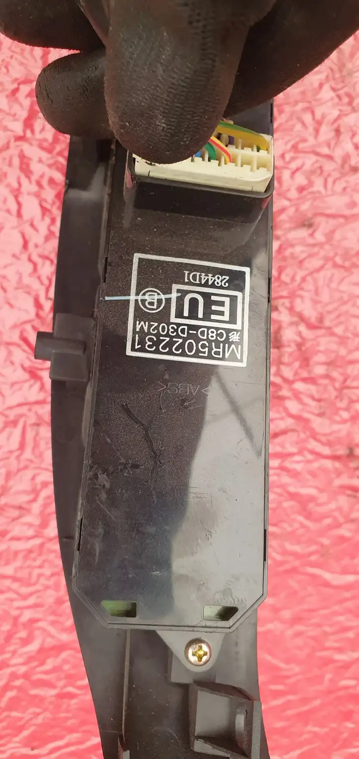 Mitsubishi Outlander (2001 - 2007) MR502231 Кнопка стеклоподъемников — фото 2