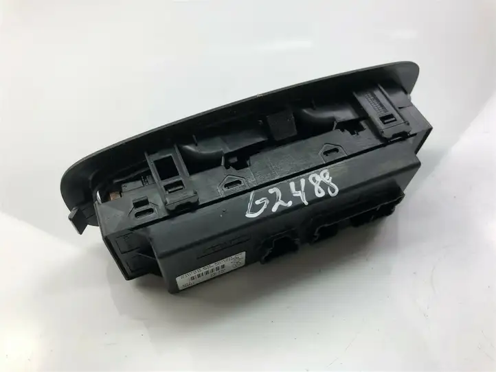 Renault Kadjar (2015 - 2018) 254010747R Кнопка стеклоподъемников — фото 3