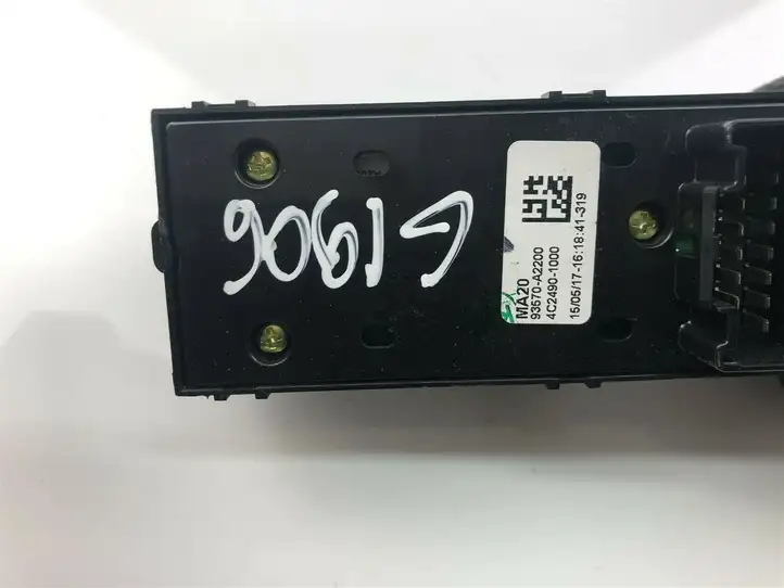 Kia Ceed (2010 - 2012) 93570A2200 Кнопка стеклоподъемников — фото 4