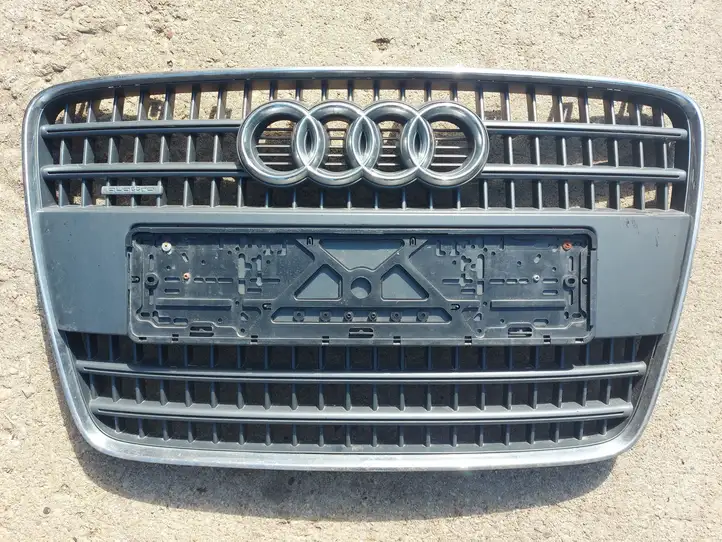 Audi Q7 4L (2005 - 2009) 4L0853651 Верхняя решетка радиатора — фото 1
