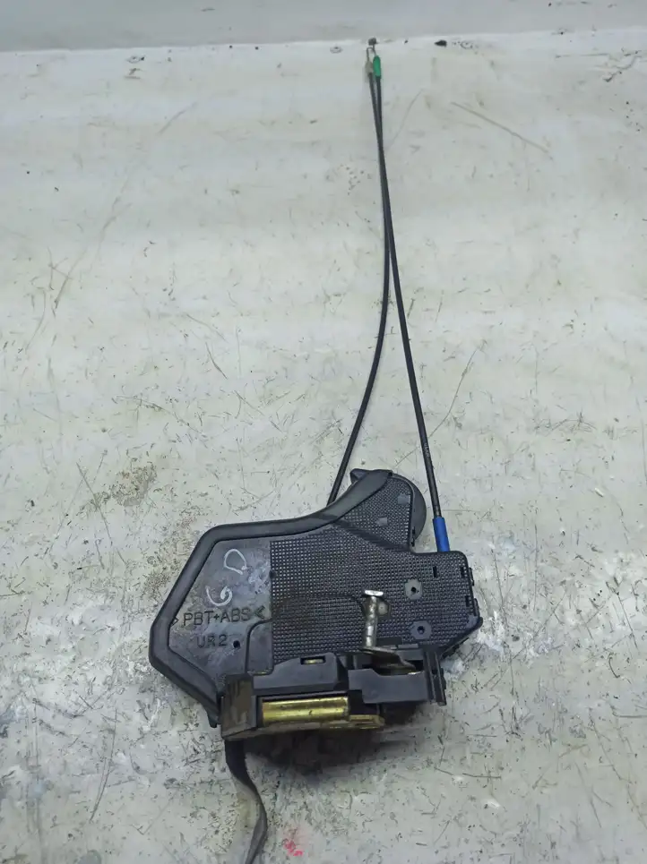 Toyota Corolla E120 E130 (2000 - 2004) Замок задней двери — фото 1