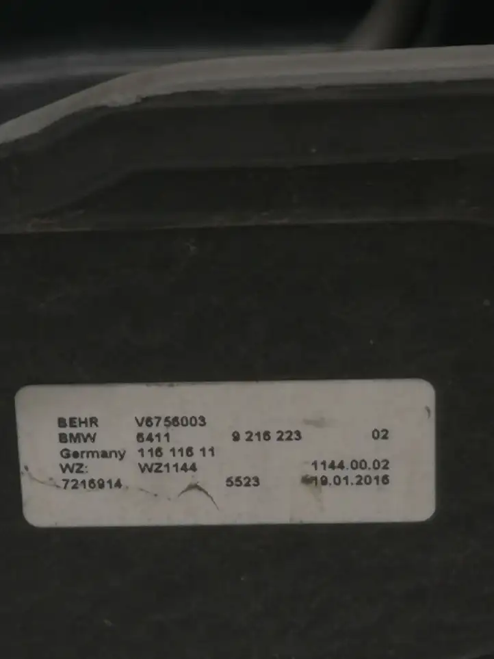 BMW 6 F12 F13 (2010 - 2018) 9216223 Крышка микрофильтра воздуха — фото 2